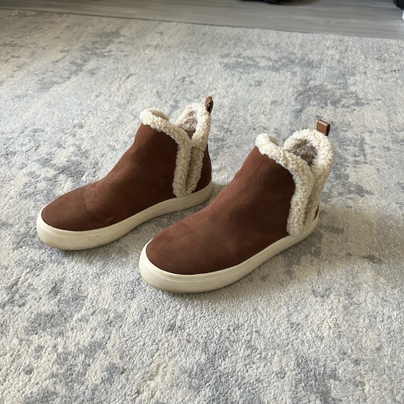 Sherpa Ankle Boot - Picture 2 of 5